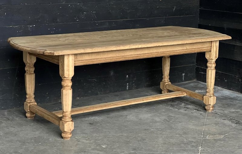 Deeper French Bleached Oak Farmhouse Dining Table -sussex-antiques-and-interiors-5895561b-3049-47c6-83d7-f132e4aaf43c-main-638285784314096108.jpeg