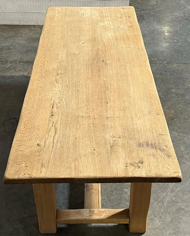 French Square Leg Oak Farmhouse Dining Table -sussex-antiques-and-interiors-62f4c5f1-6e3c-423d-8620-99fecae2345d-main-637914185217815998.jpeg