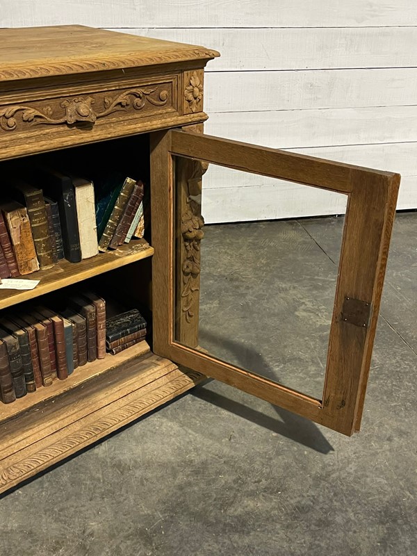 French Carved Bleached Oak Bookcase -sussex-antiques-and-interiors-693e325b-0588-4012-b51f-ebac7b48b15f-main-637738919270151639.jpeg