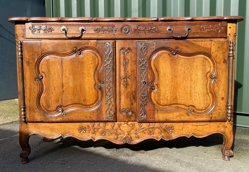18th Century French Walnut Cupboard Buffet-sussex-antiques-and-interiors-710f4a25-cf94-48d4-9737-7c2558951222-main-638023016772790286.jpeg