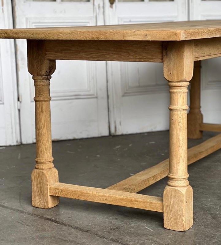 French Bleached Oak Farmhouse Dining Table -sussex-antiques-and-interiors-792aa700-eac3-4ceb-8cf7-7a063b95d358-main-638182882684447865.jpeg