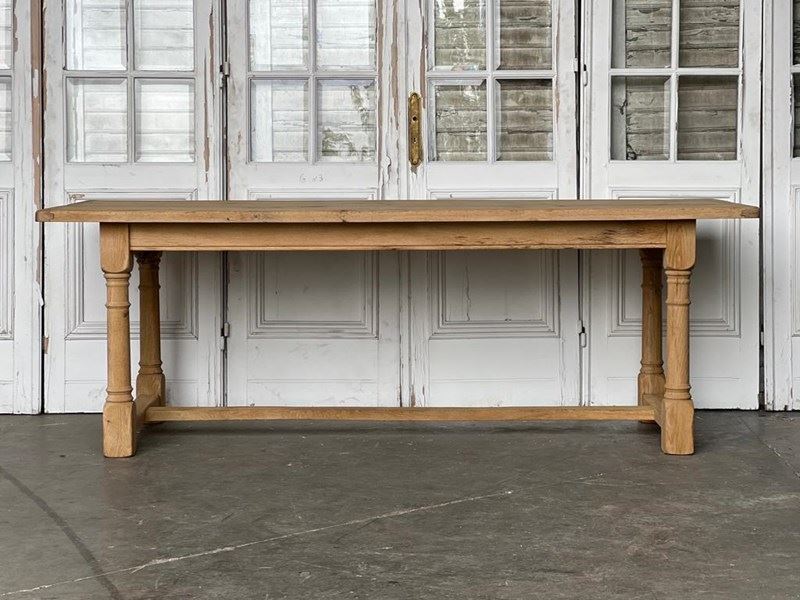 French Bleached Oak Farmhouse Dining Table -sussex-antiques-and-interiors-7ac34191-b1f6-4c81-8ece-f9ee19e10c0f-main-638182882632261032.jpeg