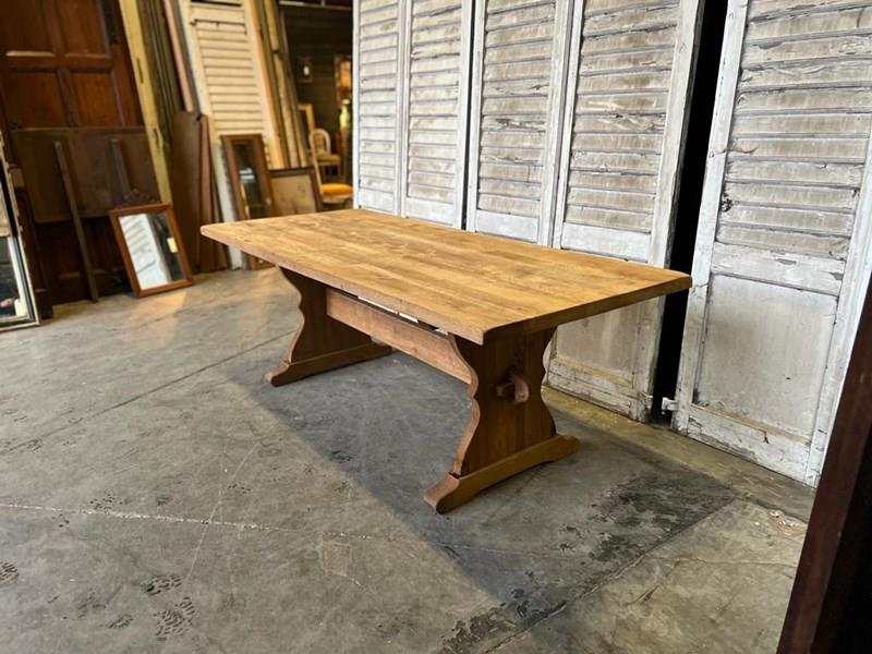 Quality French Deep Oak Farmhouse Dining Table -sussex-antiques-and-interiors-83a1ddab-48b9-429b-a77f-032a98d90a04-main-638150952107943260.jpeg