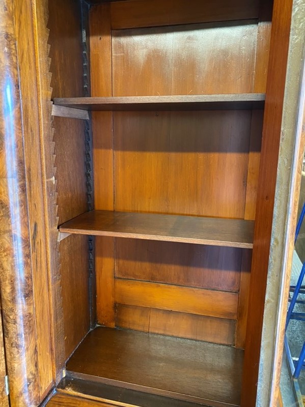 Burr Walnut Breakfront Library Bookcase-sussex-antiques-and-interiors-88059688-8654-4731-9173-84e5d9efedcc-main-637922051501448756.jpeg