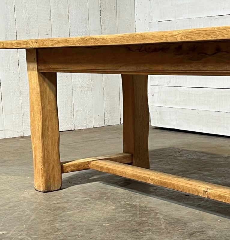 French Square Leg Oak Farmhouse Dining Table -sussex-antiques-and-interiors-9de4d022-ab7b-41fe-9522-221356391017-main-637914185253597421.jpeg