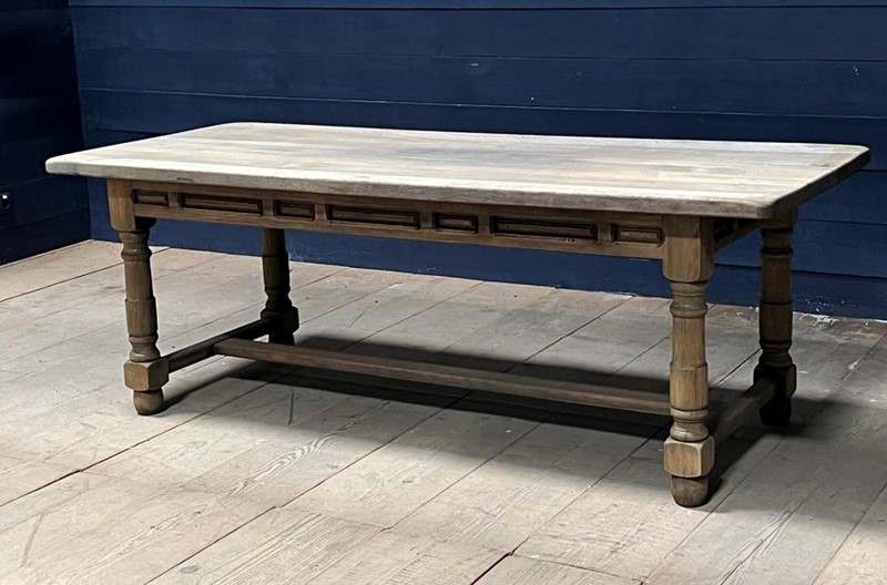 French Bleached Oak Farmhouse Dining Table -sussex-antiques-and-interiors-a8bacc7b-fe82-4c85-9b8d-2985d9ce5f22-main-637964443739196285.jpeg
