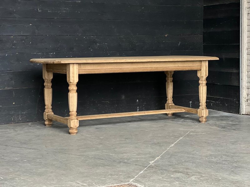 Deeper French Bleached Oak Farmhouse Dining Table -sussex-antiques-and-interiors-add1206b-acac-449b-8ba5-c8192e022aed-main-638285784309252370.jpeg