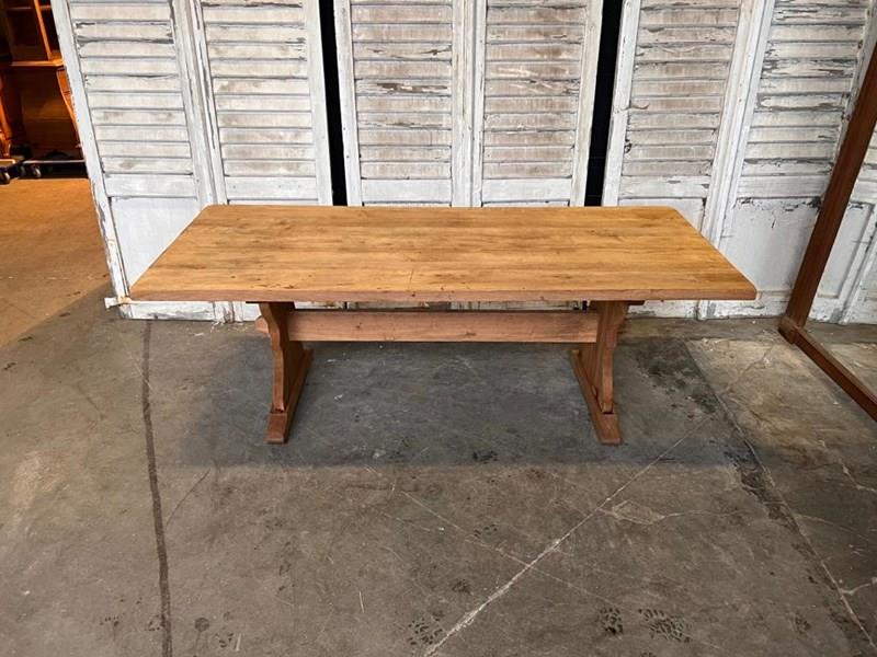 Quality French Deep Oak Farmhouse Dining Table -sussex-antiques-and-interiors-aeb3f6e6-ee71-4c80-bb1d-151c69a7485a-main-638150952579657696.jpeg
