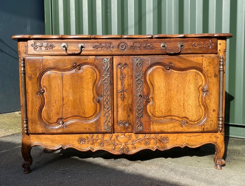 18th Century French Walnut Cupboard Buffet-sussex-antiques-and-interiors-b08190a8-3995-4fdc-a36c-15ad8bf043d2-main-638023016787321444.jpeg