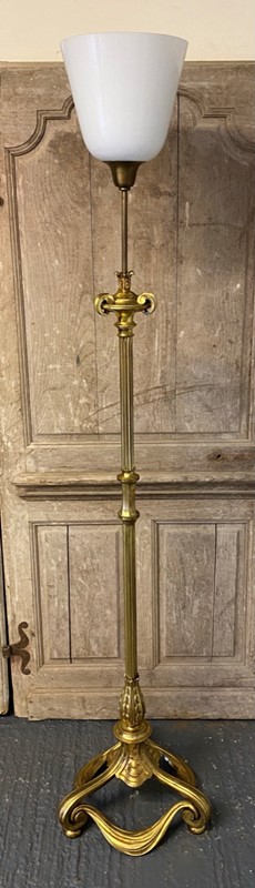 Finest Quality French Standard Lamp-sussex-antiques-and-interiors-b2b572a4-a31c-4e11-86a6-04f7687a7f07-main-637806874529946351.jpeg