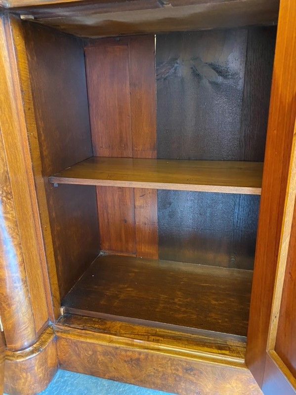 Burr Walnut Breakfront Library Bookcase-sussex-antiques-and-interiors-b37332d2-4a21-4b5f-98d7-0094f3ca00d6-main-637922051507855441.jpeg