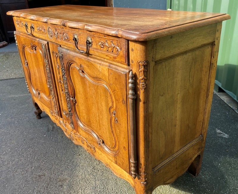 18th Century French Walnut Cupboard Buffet-sussex-antiques-and-interiors-b73cb735-a622-4092-a476-bbc611cf48d2-main-638023016871462646.jpeg