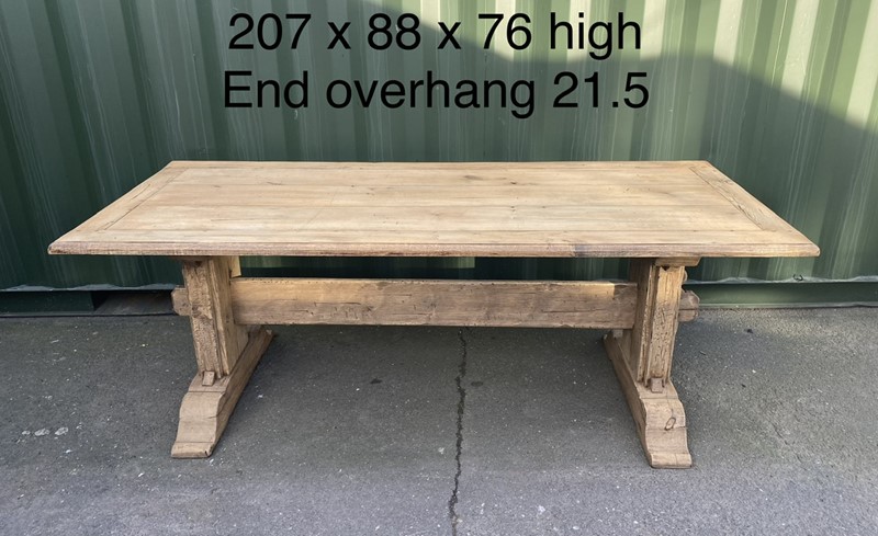 Great Looking French Bleached Oak Farmhouse Table-sussex-antiques-and-interiors-b8571dbd-0fc9-4728-bcc6-1a5325071867-main-638112119050583511.jpeg