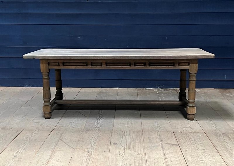 French Bleached Oak Farmhouse Dining Table -sussex-antiques-and-interiors-be2115e3-9782-41b1-82c9-6c943a5847ea-main-637964443747008740.jpeg