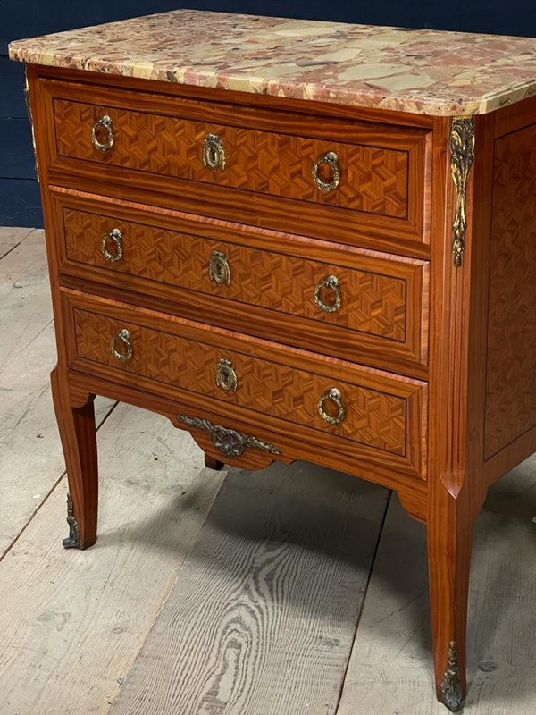 Pretty French Parquetry Kingwood Commode Chest-sussex-antiques-and-interiors-c08c9891-8cad-4d21-8661-211f8fcc7ee9-main-637613607074370317.jpeg