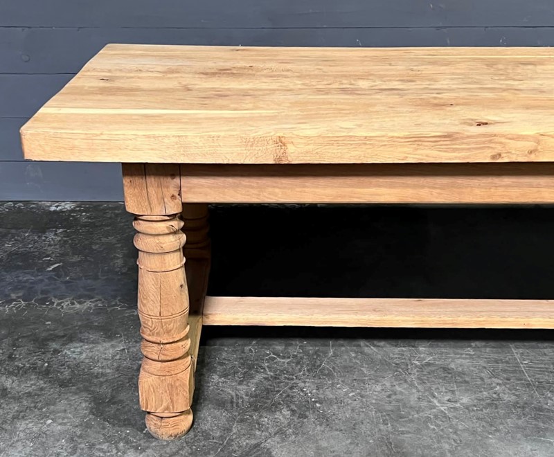 Huge French Bleached Oak Farmhouse Dining Table -sussex-antiques-and-interiors-c6d67d78-e331-42e0-89f9-f1f8e2a3ac88-main-637995452730815787.jpeg