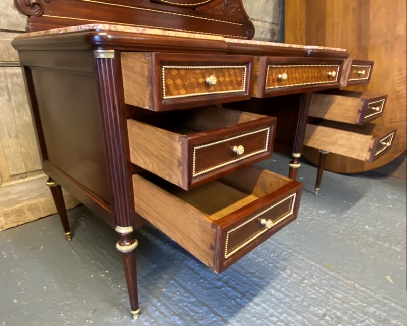 Exhibition Quality French Dressing Table -sussex-antiques-and-interiors-cb3e6aa9-9a41-46e8-9794-1da16de4ecf7-main-638071424302534634.jpeg