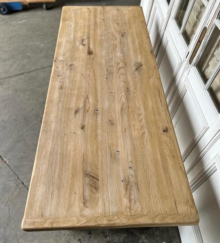 French Bleached Oak Farmhouse Dining Table -sussex-antiques-and-interiors-cc3c3ea5-6a82-4fcc-a2b3-defe6ba99719-main-638182882653510668.jpeg