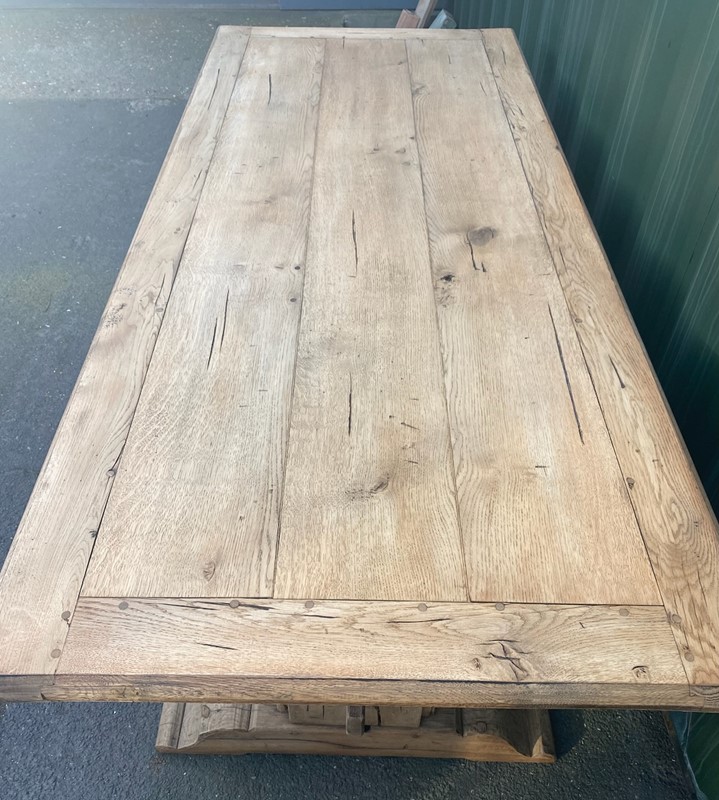 Great Looking French Bleached Oak Farmhouse Table-sussex-antiques-and-interiors-d0533284-5378-4802-aaef-d2e6742f02d5-main-638112118977456275.jpeg