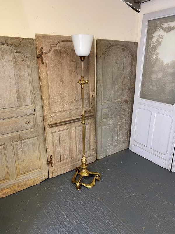 Finest Quality French Standard Lamp-sussex-antiques-and-interiors-dffe3038-11d3-41aa-a6c3-69022da26d84-main-637806871300731214.jpeg