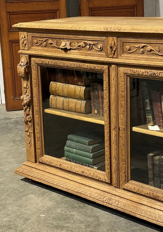French Carved Bleached Oak Bookcase -sussex-antiques-and-interiors-e10305ff-8280-4078-9020-d198405e5c95-main-637738919031712253.jpeg