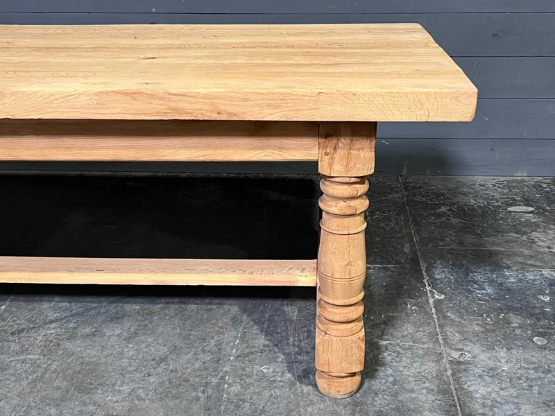 Huge French Bleached Oak Farmhouse Dining Table -sussex-antiques-and-interiors-e74550e3-7d0b-44d1-8749-7fe0c3ac2666-main-637995452740659371.jpeg