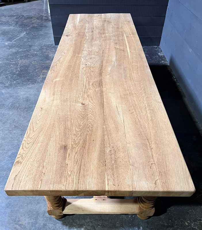 Huge French Bleached Oak Farmhouse Dining Table -sussex-antiques-and-interiors-f01f3470-f751-40f3-b274-bc6c7ad42754-main-637995452648159696.jpeg