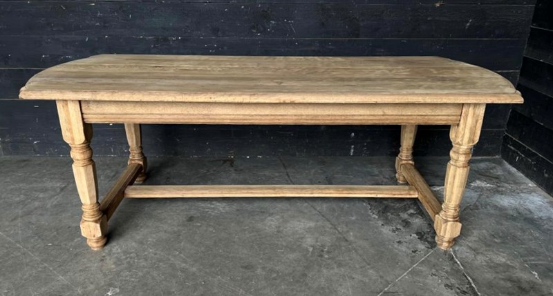 Deeper French Bleached Oak Farmhouse Dining Table -sussex-antiques-and-interiors-f2fb2157-340b-47c1-86a7-afc8d2cc1d3c-main-638285784371595560.jpeg