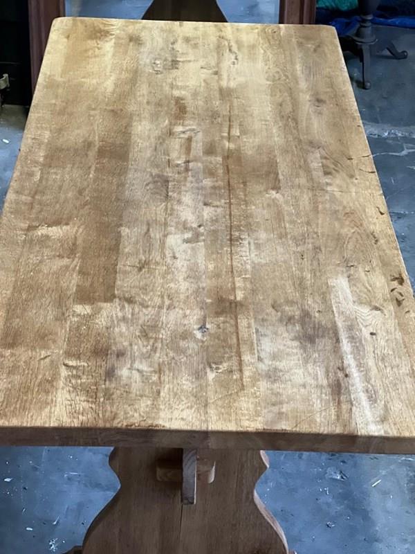 Quality French Deep Oak Farmhouse Dining Table -sussex-antiques-and-interiors-f6a45014-1ca9-4142-b000-f5506e89fbec-main-638150952512471054.jpeg