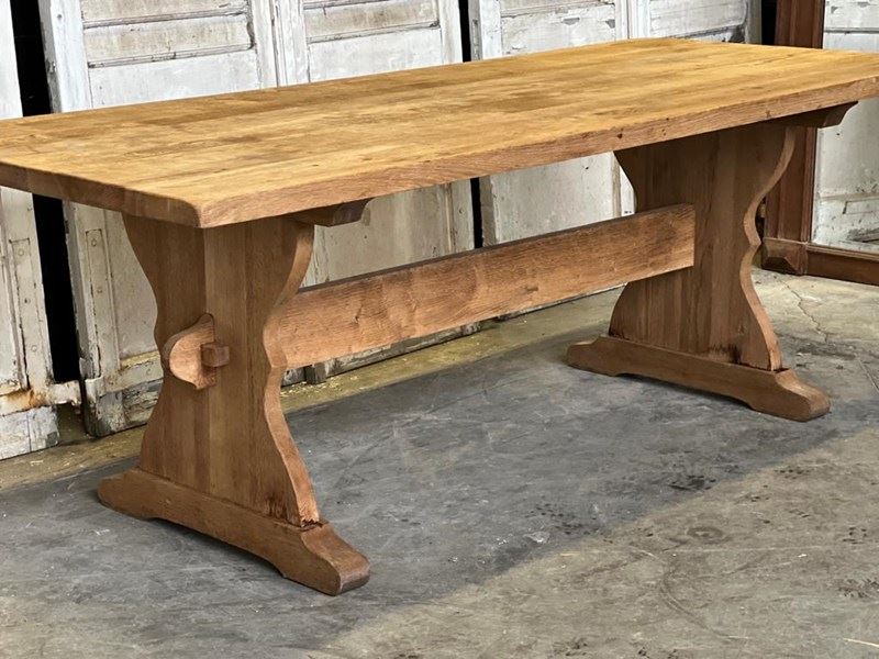 Quality French Deep Oak Farmhouse Dining Table -sussex-antiques-and-interiors-f8be9c3a-06ab-4499-b439-9eb5edd0abee-main-638150952517783781.jpeg