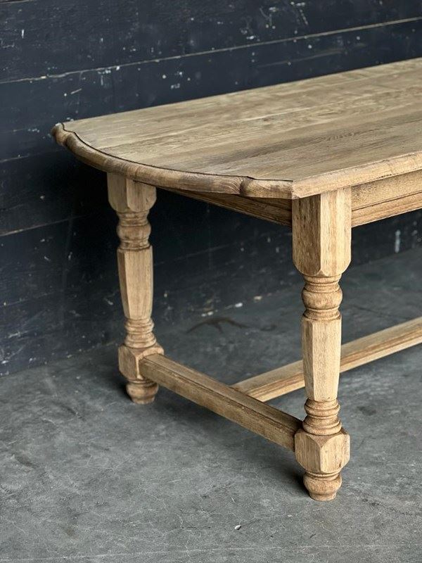 Deeper French Bleached Oak Farmhouse Dining Table -sussex-antiques-and-interiors-fcedf911-ff6f-43af-b8fd-93c168913c8b-main-638285784323784019.jpeg