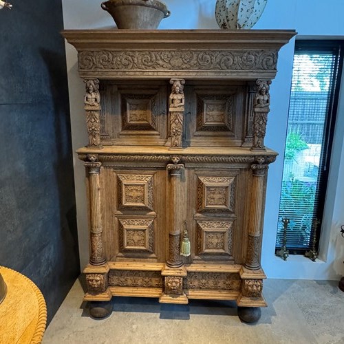 Wonderful Flemish 18Th Century Oak Cabinet