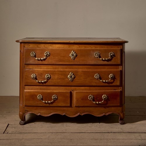 18Th Century Walnut Chest Of Drawers