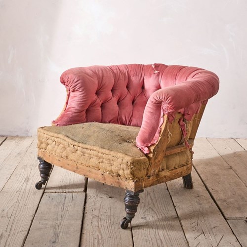 Large Proportioned Buttoned Tub Chair