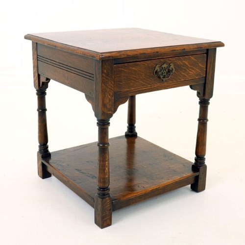 A Very Good Quality 18Th Century Style Solid Oak Side Table
