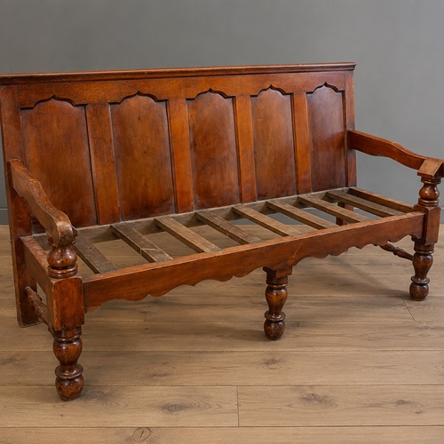 A Very Impressive Chunky Mid 19Th Century Mahogany Settle