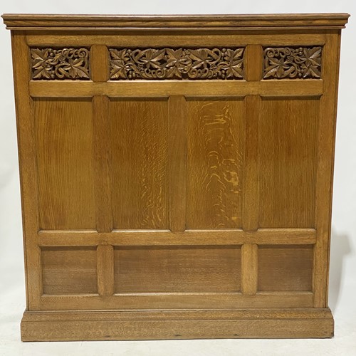 Quality Stand-Alone Solid Oak Panelled Screen