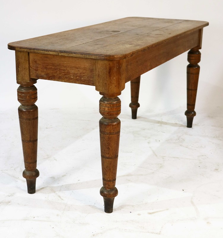 A 19Th Century Oak Well-Proportioned Boozing Table-taylor-s-classics-img-1661-main-638120747356699650.jpg