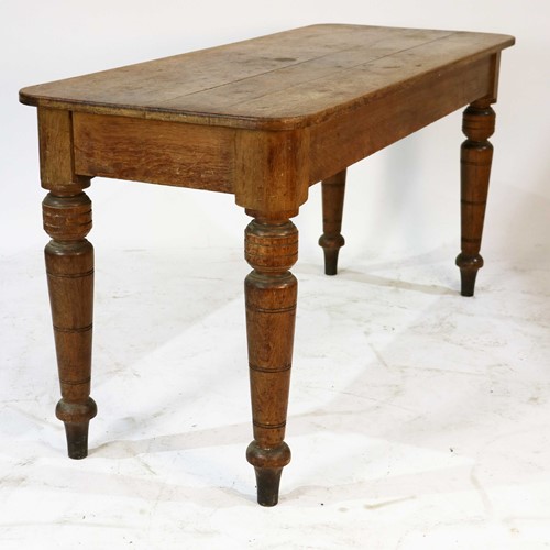 A 19Th Century Oak Well-Proportioned Boozing Table