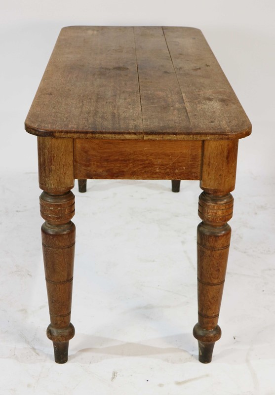 A 19Th Century Oak Well-Proportioned Boozing Table-taylor-s-classics-img-1663-main-638120747532008678.jpg