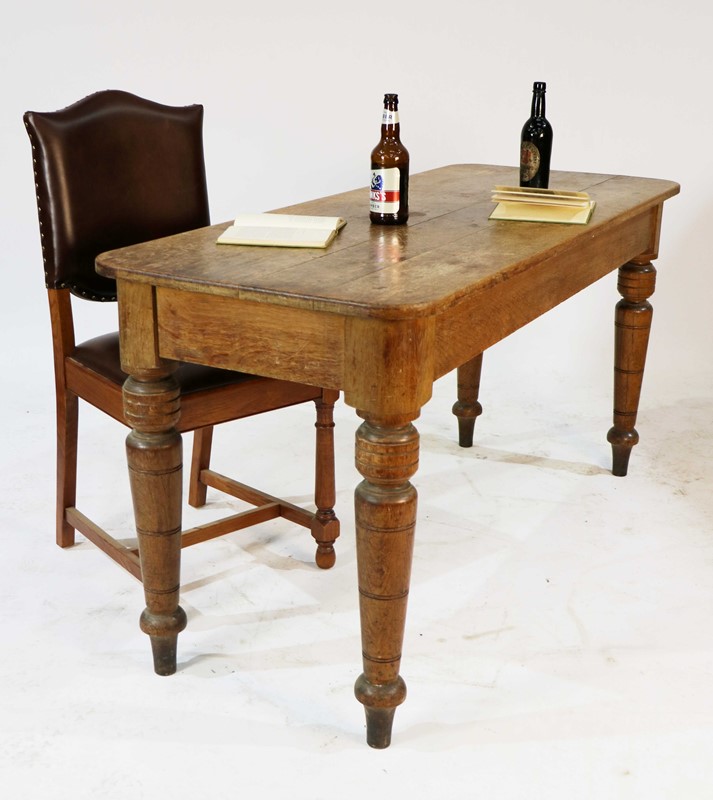 A 19Th Century Oak Well-Proportioned Boozing Table-taylor-s-classics-img-1667-main-638120747600444355.jpg