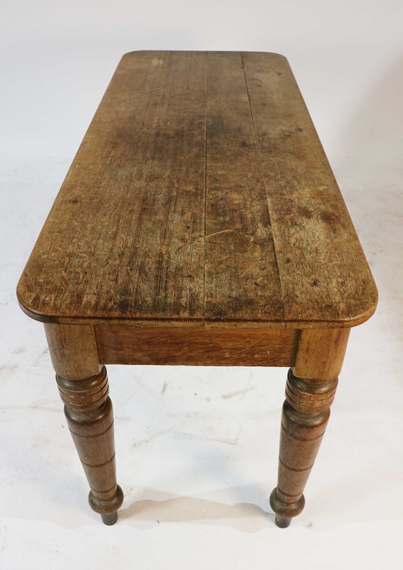 A 19Th Century Oak Well-Proportioned Boozing Table-taylor-s-classics-img-1670-main-638120747636381110.jpg