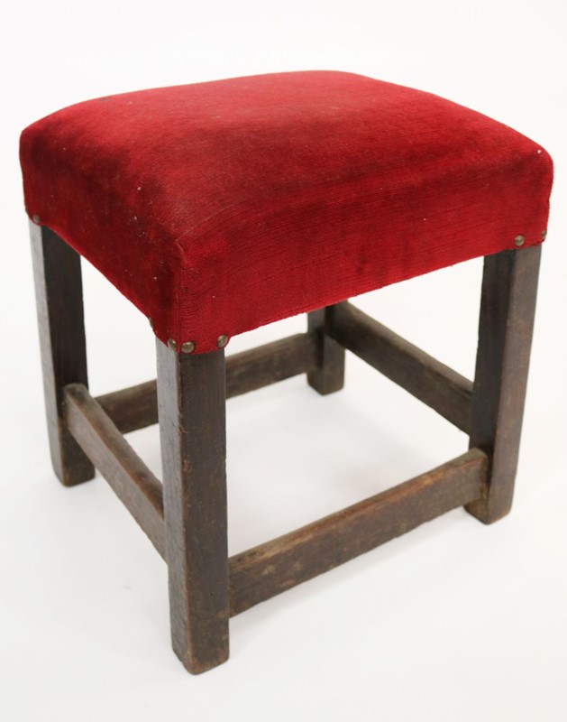 Low Oak Bar Stool With Original Upholstery-taylor-s-classics-low-oak-bar-stool-with-original-upholstery-1-main-638017652754317129.jpg