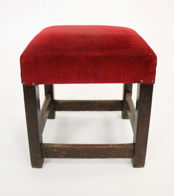 Low Oak Bar Stool With Original Upholstery-taylor-s-classics-low-oak-bar-stool-with-original-upholstery-4-main-638017652823222520.jpg