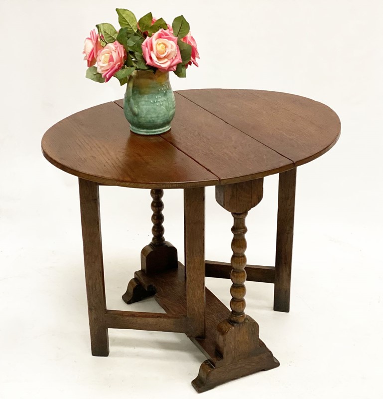 Lovely Quality Miniature Gate Leg Table in Oak-taylor-s-classics-tab-07322-4-main-637486518292280978.jpg