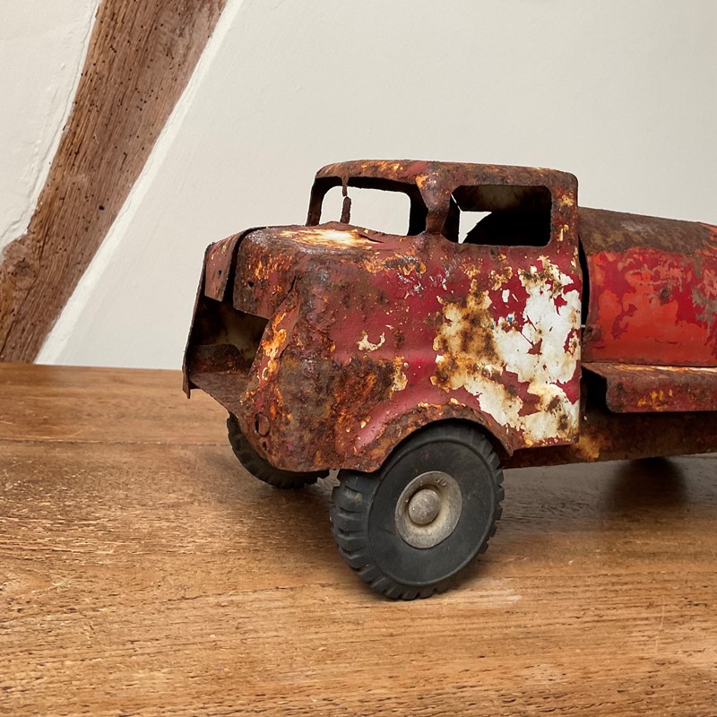Fantastic Tin Toy Truck-that-vintage-place-a50e8d81-2e14-458e-933a-0e6eecd501a2-main-638013663542309346.jpeg