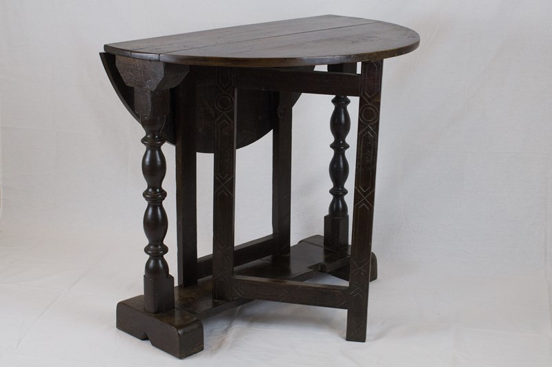 Early 18th century oak gate leg table-the-black-dog-psx-20221206-164250-main-638061016584175583.jpg