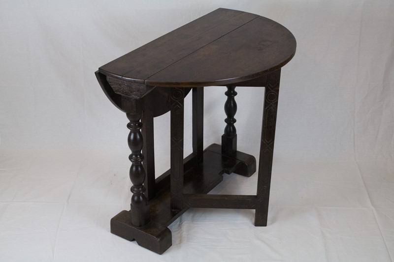 Early 18th century oak gate leg table-the-black-dog-psx-20221206-164502-main-638061017385577538.jpg