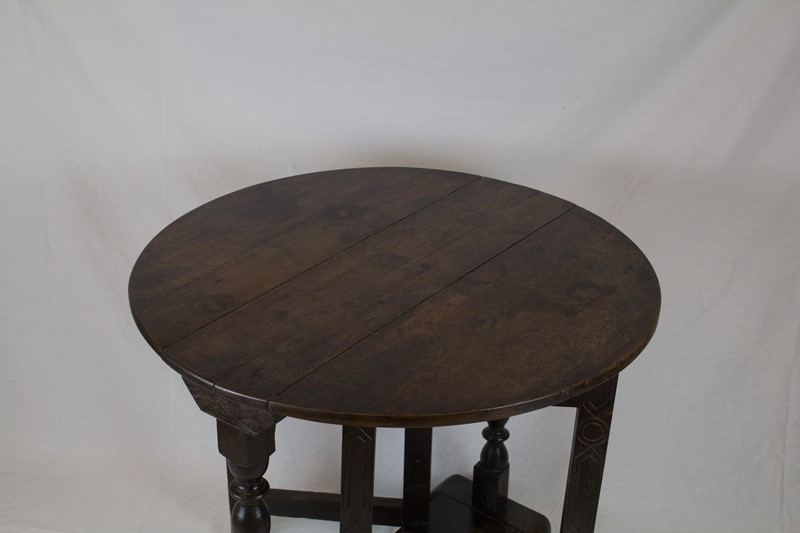 Early 18th century oak gate leg table-the-black-dog-psx-20221206-165619-main-638061017204329877.jpg