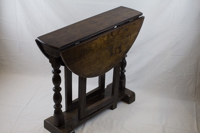 Early 18th century oak gate leg table-the-black-dog-psx-20221206-170136-main-638061017093393939.jpg
